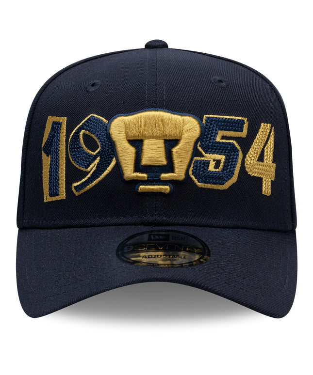 GORRA NEW ERA 9SEVENTY PUMAS UNAM ESTAMPADO FRONTAL TEMPORADA – AZUL